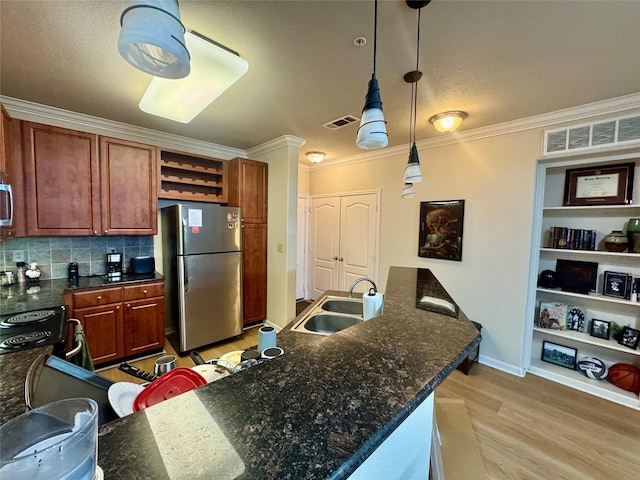 1711 Old Spanish Trl Unit 323, Houston, TX 77054 - kitchen with stainless steel appliances, a sink, crown molding, open shelves, and light wood finished floors