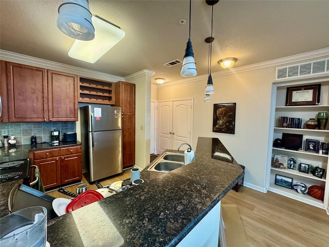 1711 Old Spanish Trl Unit 323, Houston, TX 77054 - kitchen with freestanding refrigerator, a sink, open shelves, dark countertops, and crown molding