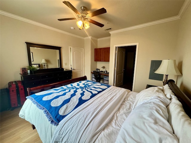 1711 Old Spanish Trl Unit 323, Houston, TX 77054 - bedroom with crown molding, light wood-type flooring, and ceiling fan