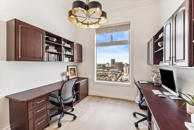 office featuring ornamental molding, light wood-style flooring, a chandelier, baseboards, and built in desk