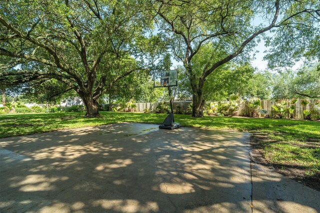 104 Smith Ln, League City, TX 77573 - view of property's community with basketball court