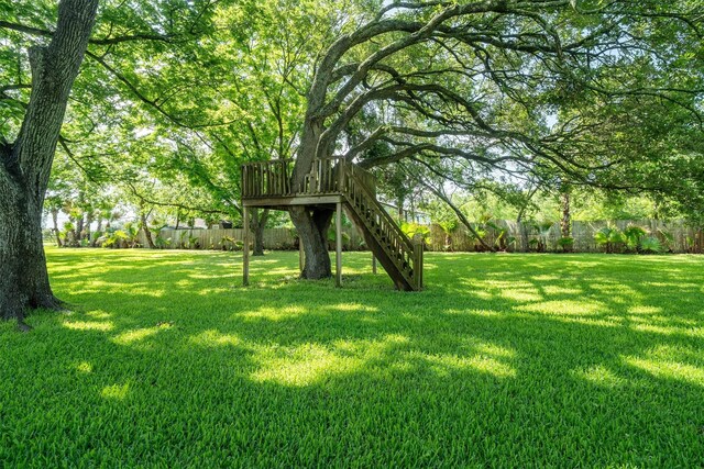 104 Smith Ln, League City, TX 77573 - view of yard featuring stairway