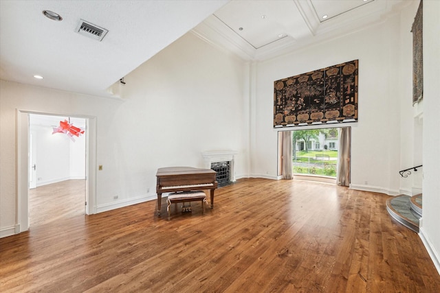8618 Stable Crest Blvd, Houston, TX 77024 - living room featuring a towering ceiling, a fireplace with flush hearth, wood finished floors, recessed lighting, and baseboards