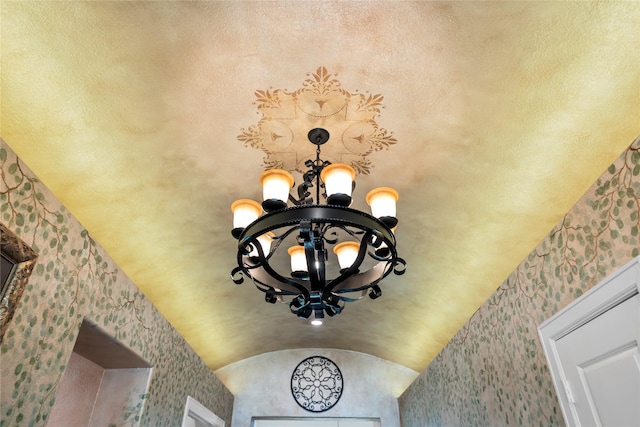 907 Falcon Hollow Ln, Pinehurst, TX 77362 - detailed view of a chandelier and wallpapered walls