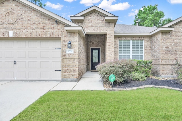 view of front facade with brick siding, a front lawn, an attached garage, and concrete driveway