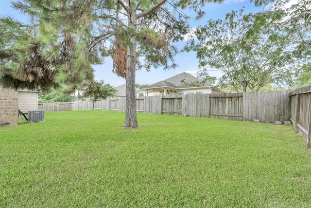view of yard featuring central AC unit