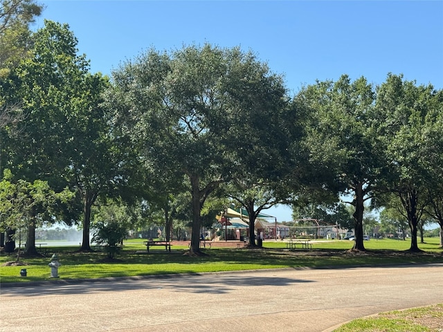 3615 Huggins Way St, Pearland, TX 77584 - view of home's community featuring a lawn