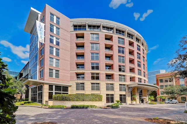 view of apartment building / complex