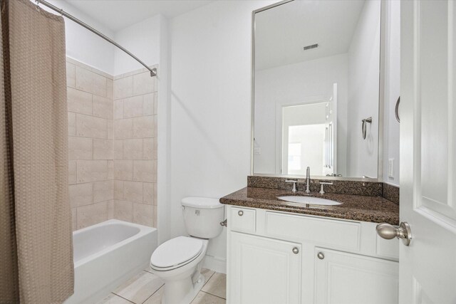 2813 Clinton Dr, Houston, TX 77020 - full bath featuring toilet, tile patterned floors, shower / bath combination with curtain, and vanity
