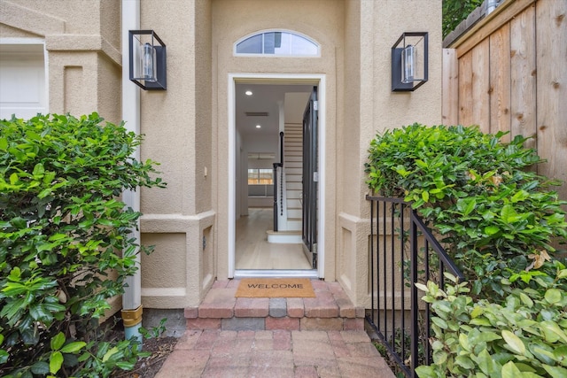 2813 Clinton Dr, Houston, TX 77020 - entrance to property featuring stucco siding and fence