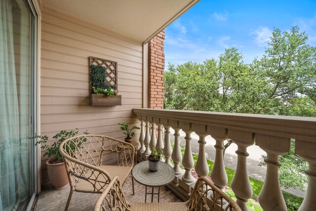 2111 Welch St Unit B212, Houston, TX 77019 - view of balcony