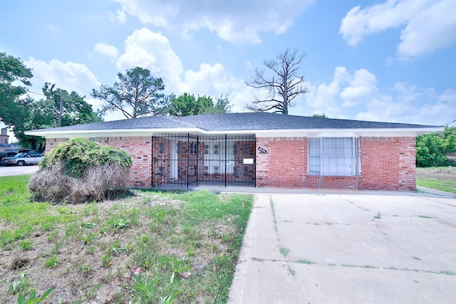6534 Ledbetter St, Houston, TX 77087 - ranch-style house featuring brick siding and driveway