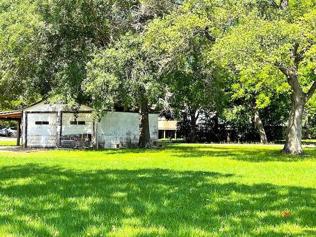 6211 Gresham St, Wallis, TX 77485 - photo 5