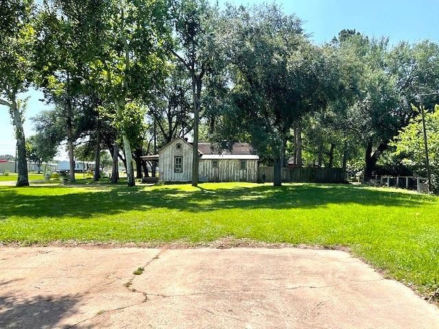 6211 Gresham St, Wallis, TX 77485 - photo 4