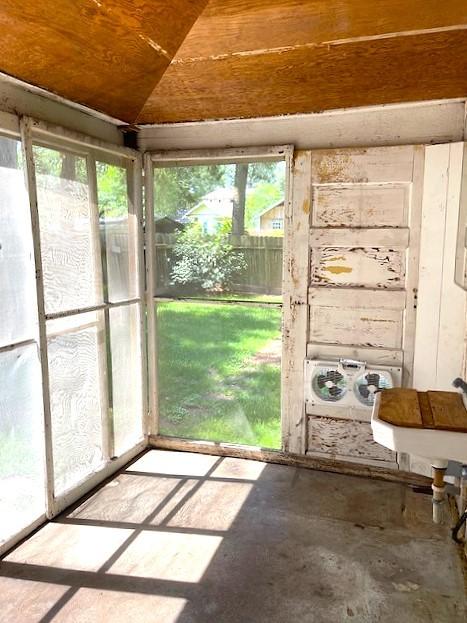 6211 Gresham St, Wallis, TX 77485 - unfurnished sunroom with a sink