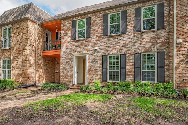 13040 Trail Hollow Dr Unit 3040, Houston, TX 77079 - view of front facade with a balcony and brick siding