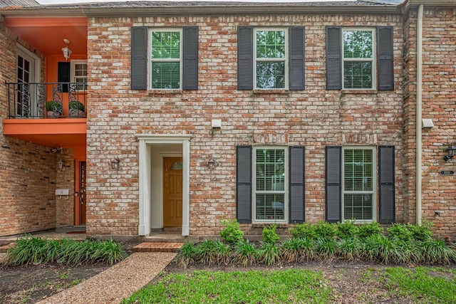 13040 Trail Hollow Dr Unit 3040, Houston, TX 77079 - view of front of home with brick siding and a balcony
