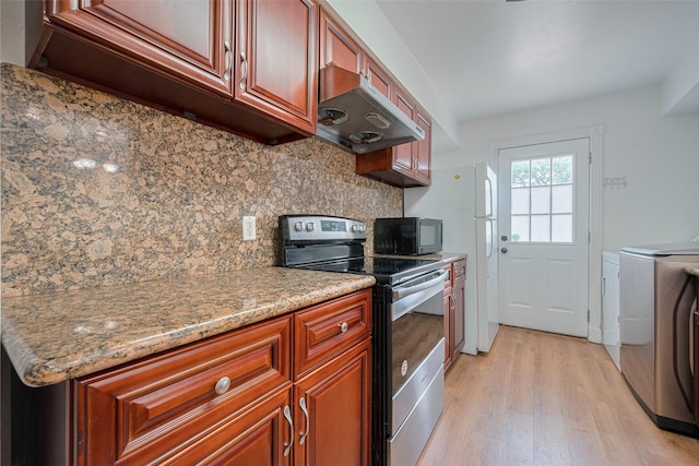 13040 Trail Hollow Dr Unit 3040, Houston, TX 77079 - kitchen featuring electric stove, under cabinet range hood, washer and dryer, light wood-style flooring, and black microwave