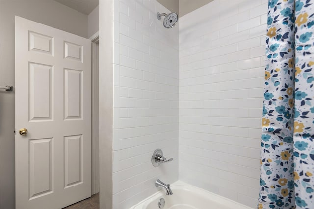 1409 Cherokee St, Deer Park, TX 77536 - full bathroom featuring shower / tub combo with curtain