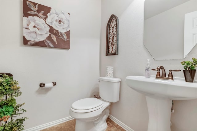 17219 Rookery Ct, Conroe, TX 77385 - half bathroom featuring toilet, baseboards, and tile patterned floors