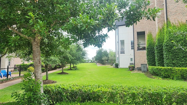 9450 London Bridge Sta, Houston, TX 77045 - view of yard with central AC
