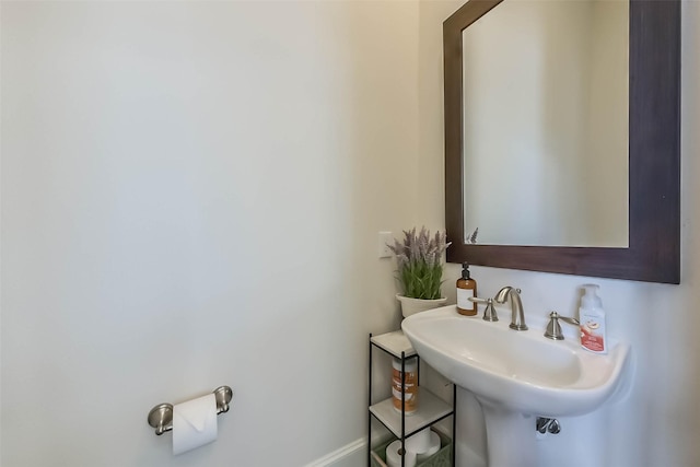 9450 London Bridge Sta, Houston, TX 77045 - bathroom featuring a sink