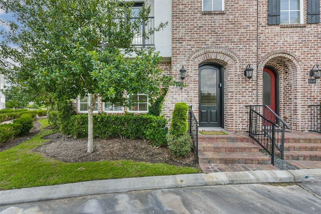 9450 London Bridge Sta, Houston, TX 77045 - doorway to property featuring brick siding