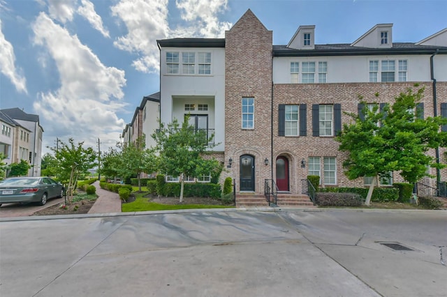 9450 London Bridge Sta, Houston, TX 77045 - view of property with stucco siding and brick siding