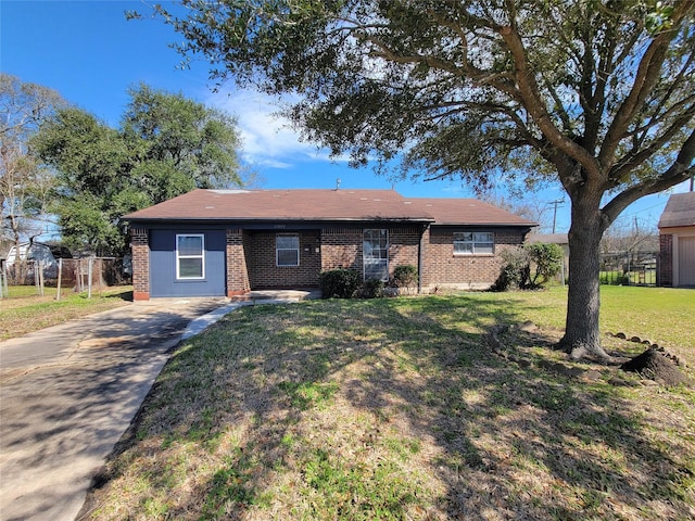 ranch-style house featuring brick siding and driveway