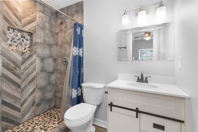 1107 Cypress St, Diboll, TX 75941 - full bath with toilet, tiled shower, vanity, and ceiling fan