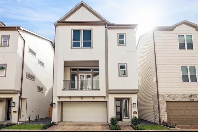 10927 Brookeshire Chase Ln, Houston, TX 77043 - view of front of home featuring stucco siding, an attached garage, and driveway