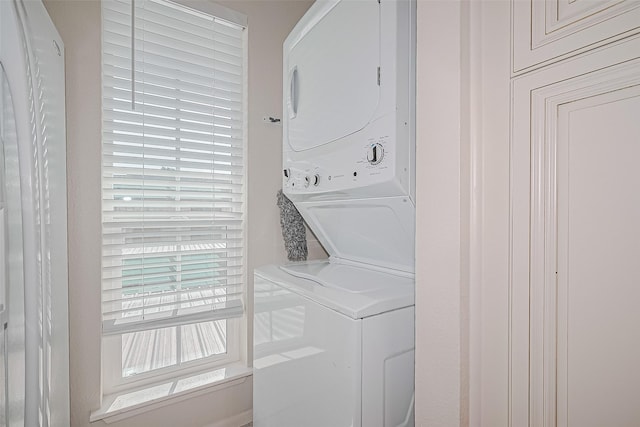 1900 Bay Area Blvd Unit 184, Houston, TX 77058 - laundry room with estacked washer and dryer