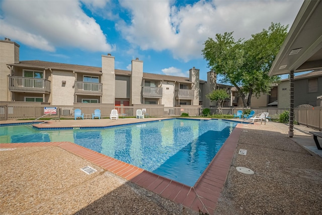1900 Bay Area Blvd Unit 184, Houston, TX 77058 - community pool featuring fence and a patio area