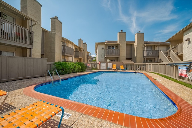 1900 Bay Area Blvd Unit 184, Houston, TX 77058 - community pool featuring a residential view and fence