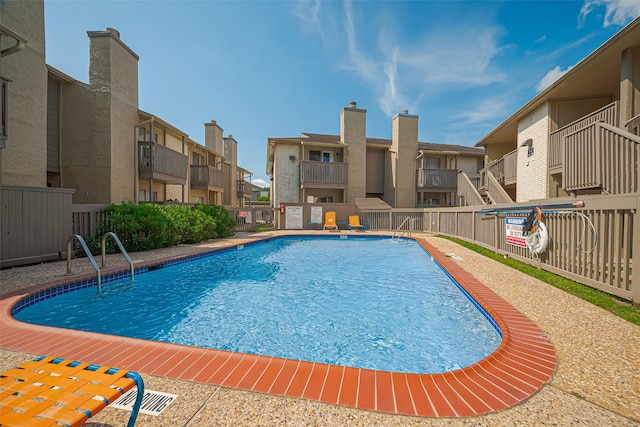 1900 Bay Area Blvd Unit 184, Houston, TX 77058 - community pool featuring a residential view and fence