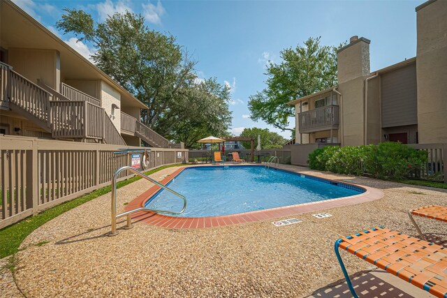 1900 Bay Area Blvd Unit 184, Houston, TX 77058 - community pool with fence