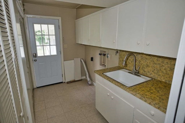 524 Oak Dr, Lake Jackson, TX 77566 - clothes washing area featuring cabinet space, washer hookup, light tile patterned flooring, and baseboards