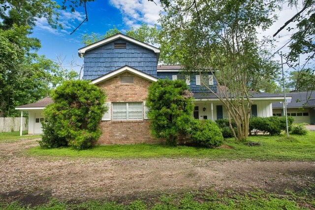 524 Oak Dr, Lake Jackson, TX 77566 - view of front of house with brick siding