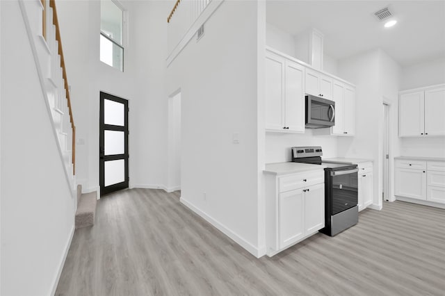 111 Capetown Way, Conroe, TX 77356 - kitchen with appliances with stainless steel finishes, light wood-style flooring, baseboards, light countertops, and recessed lighting