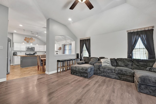 2201 Piney Wood Dr, Deer Park, TX 77536 - living area featuring lofted ceiling, ceiling fan, light wood finished floors, recessed lighting, and baseboards