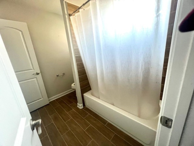 4923 Lacebark Pine Trl, Rosenberg, TX 77471 - bathroom with toilet, wood finish floors, shower / bath combination with curtain, and baseboards