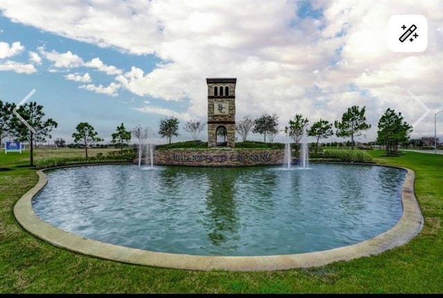 4923 Lacebark Pine Trl, Rosenberg, TX 77471 - surrounding community featuring a water view and a yard