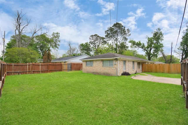 view of yard featuring a patio area