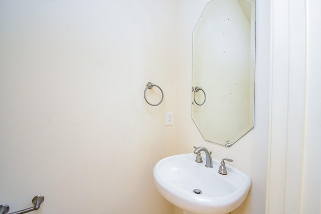2612 Starboard Point Dr, Houston, TX 77054 - bathroom featuring a sink