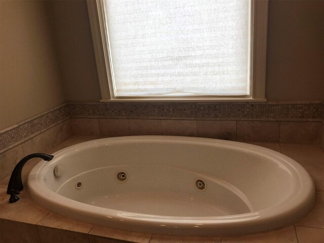 1428 Wichita St, Houston, TX 77004 - full bath with plenty of natural light and a jetted tub