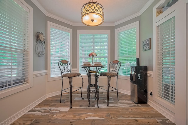 8946 Catamaran Way, Montgomery, TX 77316 - dining area with hardwood / wood-style flooring, ornamental molding, and baseboards