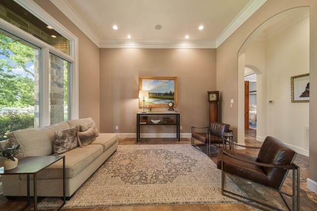 7527 Foster Island Dr, Richmond, TX 77406 - living room featuring arched walkways, baseboards, crown molding, and recessed lighting