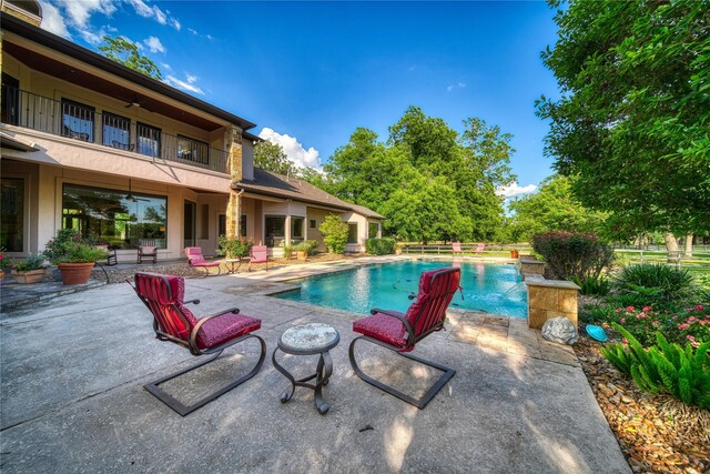 7527 Foster Island Dr, Richmond, TX 77406 - swimming pool with a patio area and a ceiling fan