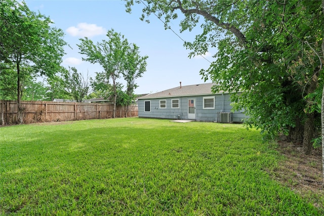 5023 Hull St, Houston, TX 77021 - view of yard featuring central AC