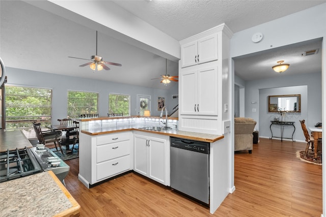 268 Seminole Dr, League City, TX 77565 - kitchen with a sink, dishwasher, light wood finished floors, ceiling fan, and a peninsula